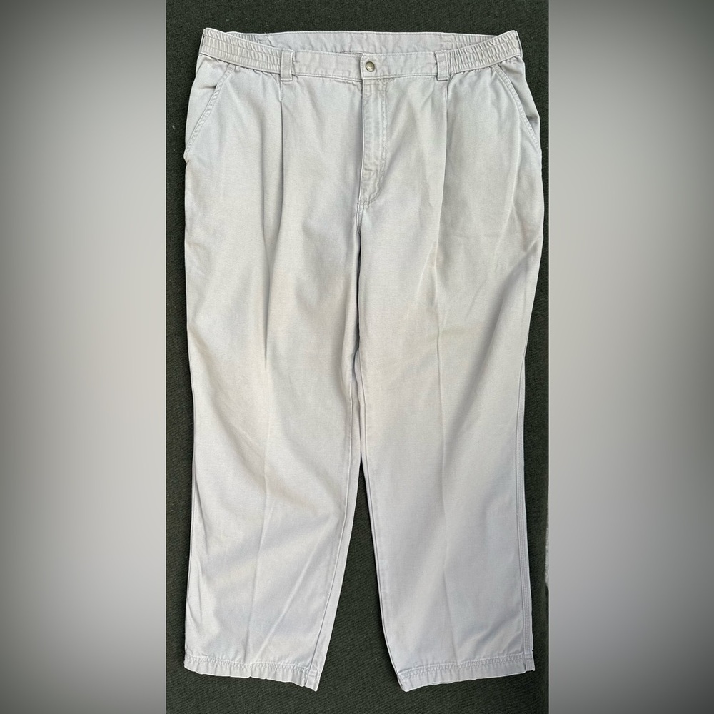L.L. Bean Men's Tan Chinos 40x30 Straight Leg Pleated 100% cotton